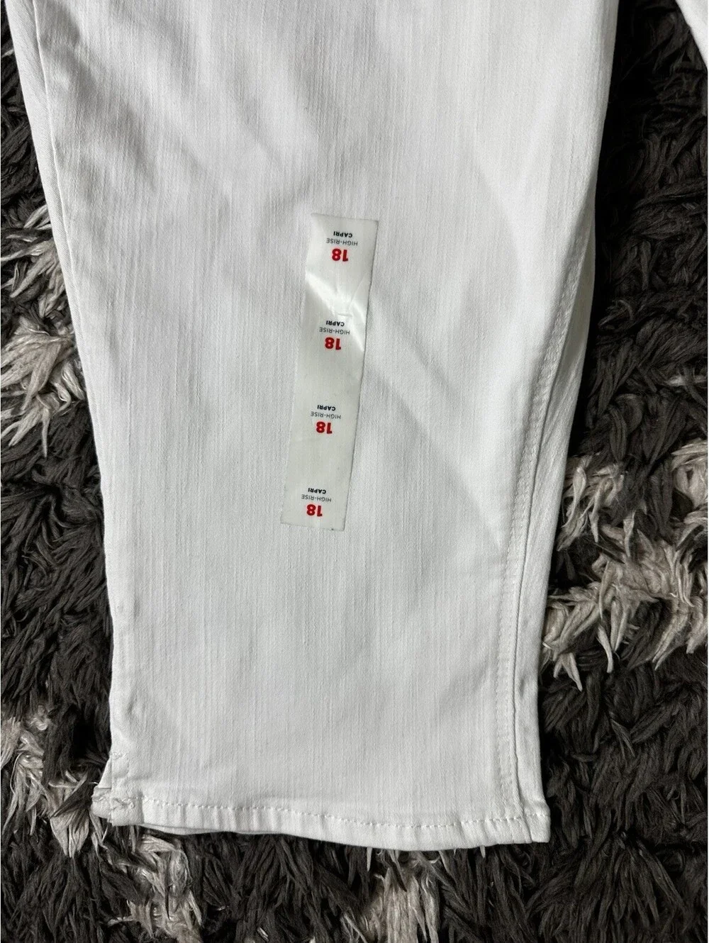 NWT Old Navy Women Size 18 White High Rise Capri Secret Smooth Pockets Denim